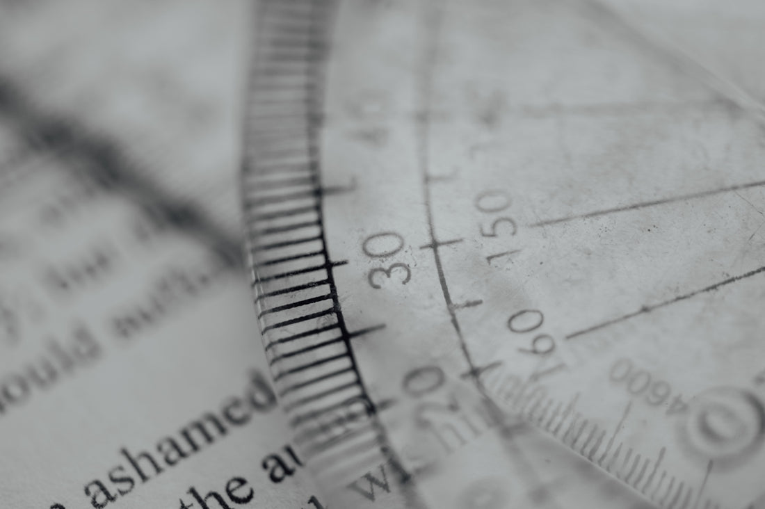 white and black round gauge