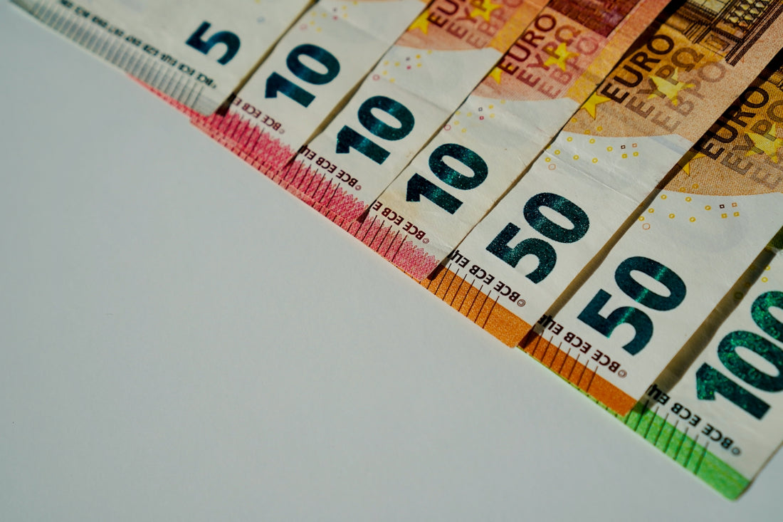 a row of ten hundred dollar bills sitting on top of a table